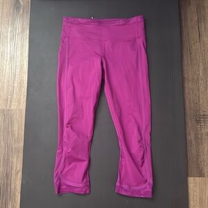 LULULEMON CROPPED LEGGINS